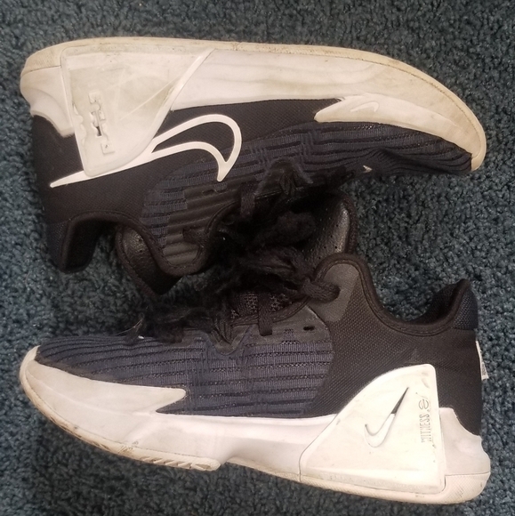 Nike Lebron James Witness Basketball Sneakers. Big Boy Youth Size 2.5Y. - Picture 2 of 11